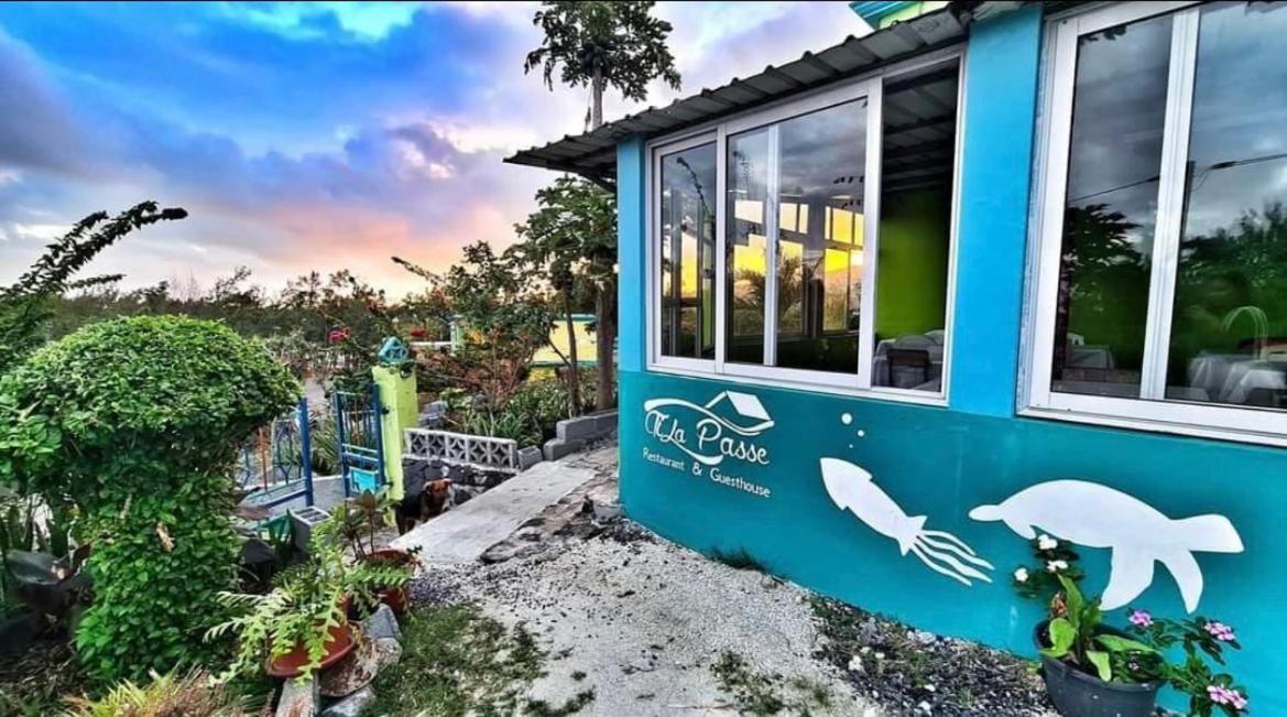 Tilapasse Resto & Guest House Port South East Ngoại thất bức ảnh